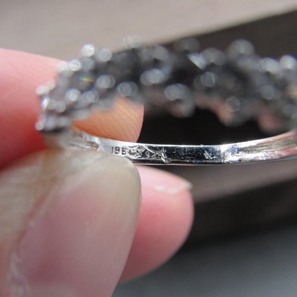 Size 7.5 Sterling Silver Slightly Wavy CZ Gem Band Ring Vintage - Picture 6 of 9